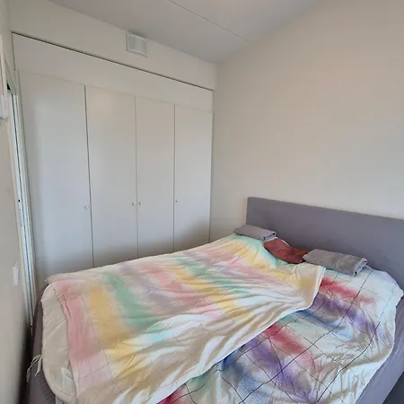 30 M2 1-bedroom App, 5 Floor, Close To The Airpor, Train Station And Myyrmanni Shopping Center 万塔